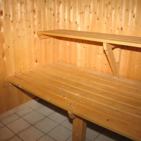 Emmarenze - 400m From The Sea By Interhome